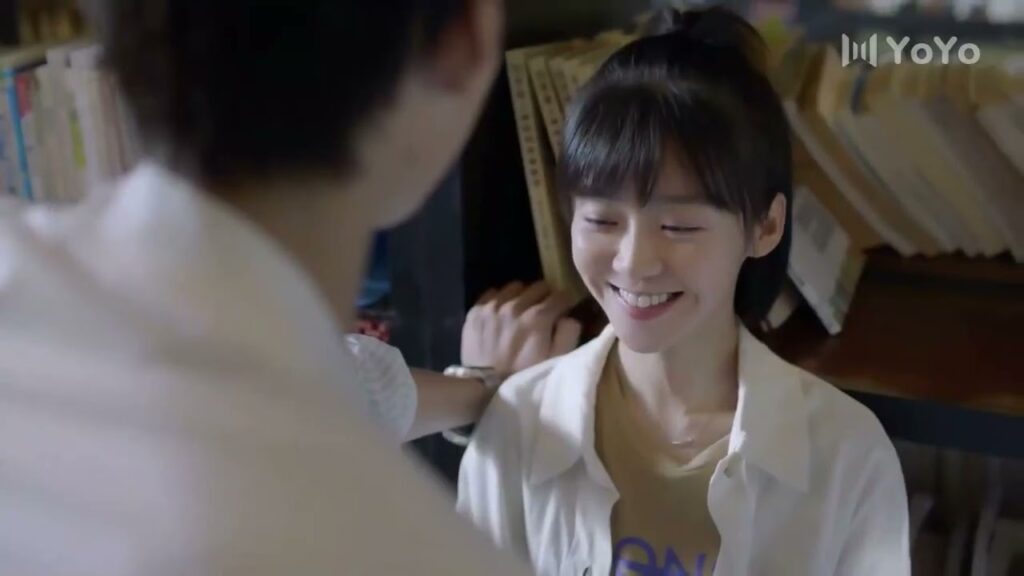 سعيدة لانـه تحدث عن عائلتـه لها لانها حبيبتـه الآن    ( عزباء محترفة )