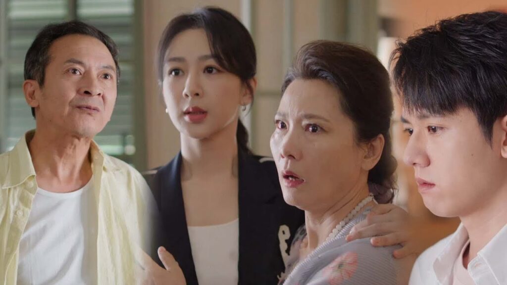 تطلب منه الاعتذار للمتنمر ولحسن الحظ تصل ابنتها في الوقت المناسب لدعم شقيقها😠مشهد من "حكاية مبهجة"