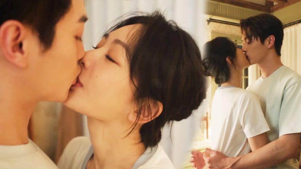 يتسلق حبيبها النافذة في منتصف الليل لتهدئتها فيتبادلا القبل بشغف❤️مشهد رومانسي من "حكاية مبهجة"