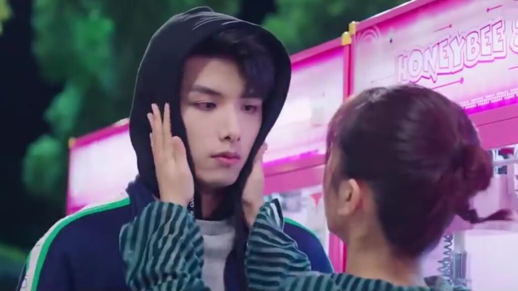 اصبج مجنون بها و لا يريد ان يبتعد عنها  ( حبيبتـي )