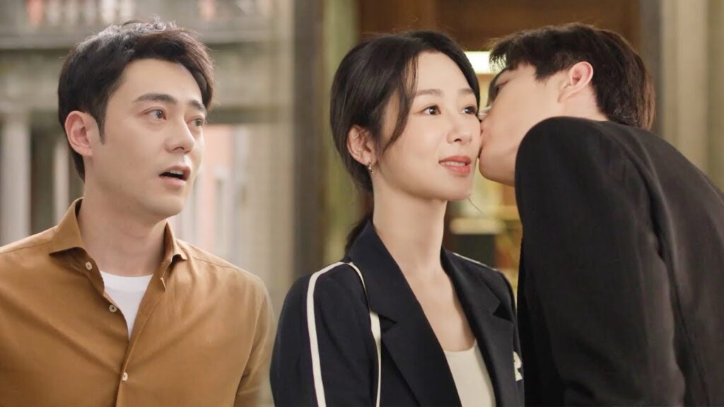 يظهر في الوقت المناسب لمساعدة فتاته ويعلن سيادته فيمنع الآخرين من مضايقتها❤️مشهد من “حكاية مبهجة” يظهر في الوقت المناسب لمساعدة فتاته ويعلن سيادته فيمنع الآخرين من مضايقتها❤️مشهد من "حكاية مبهجة"