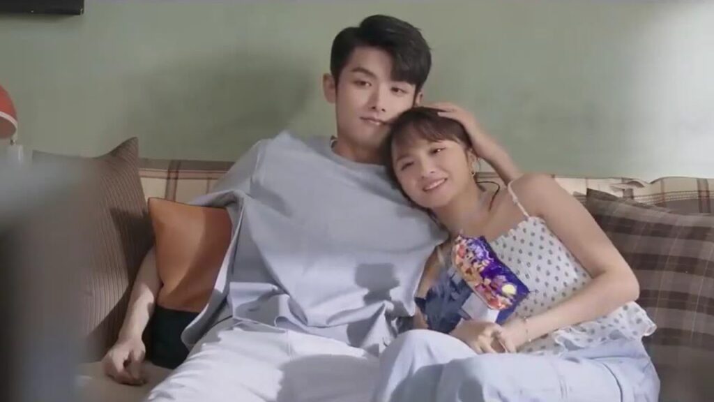 يشتـري مجموعة من احمر الشفاه لكي يجربها على حبيبتـه  ( حبيبتـي )