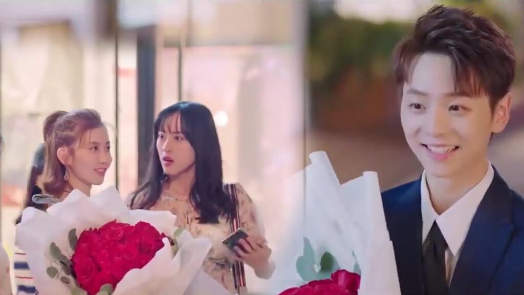 يظهر حبيبها و بيده ازهار لكي تتباهى بـه حبيبتـه امام صديقاتها ( حبيبتـي )