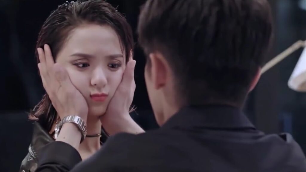 تفقد حبيبتـه ذاكرتها و يأتي مسرعاً لرؤيتها  ( حبيبتـي )