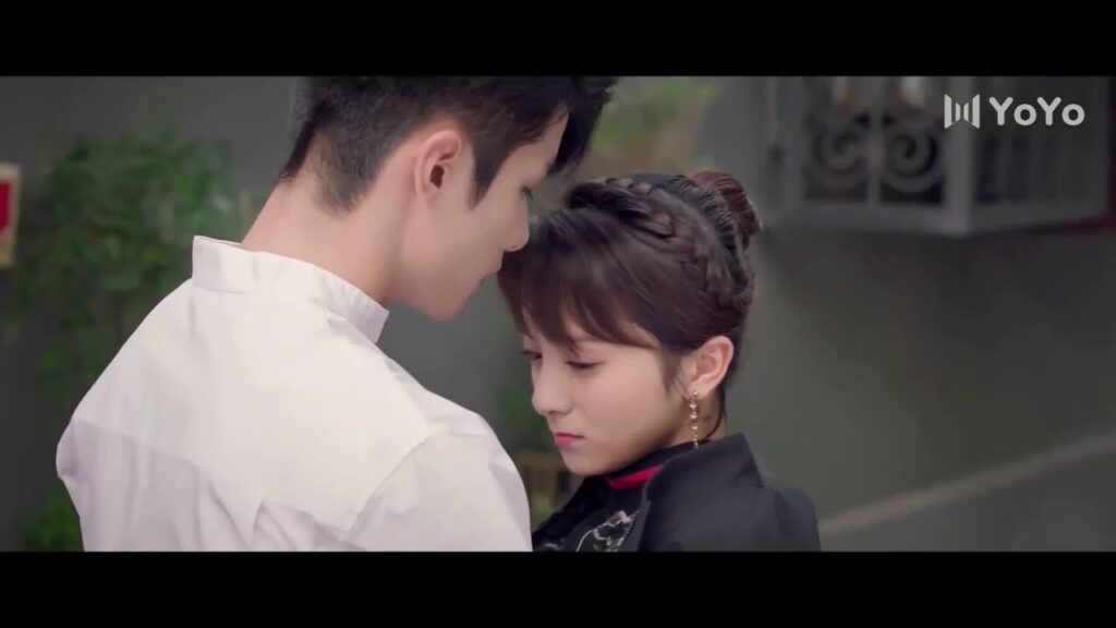 تشعر بالبرد فـيقبـلها و يحضنها بكل حب ( حبيبتـي )