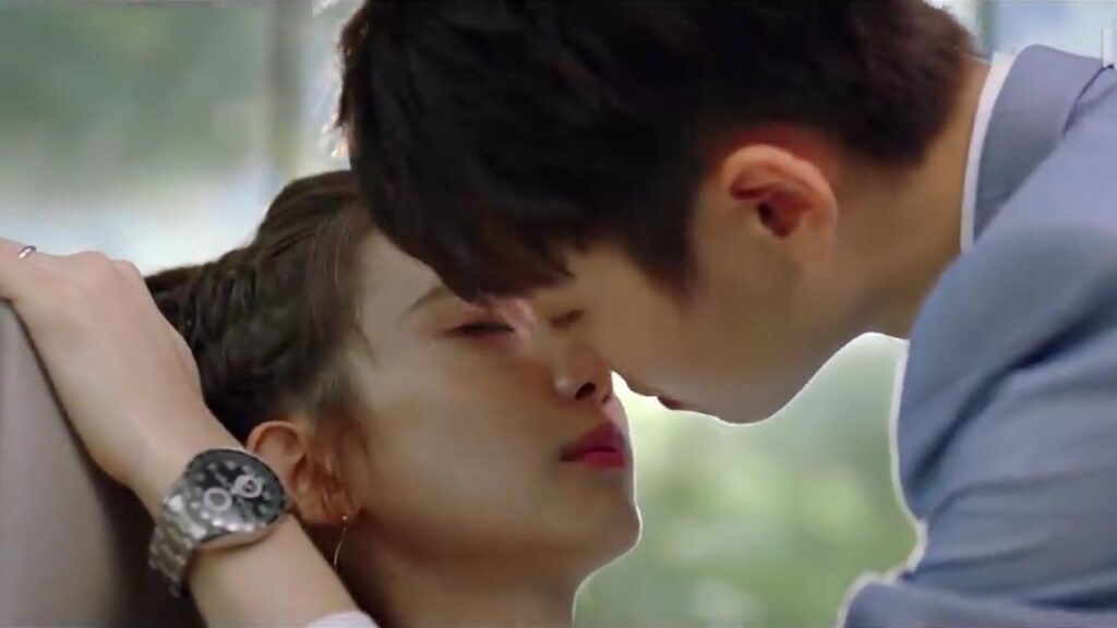 يأتي الى مكتبها و يقبـلها  ( حبيبتـي)