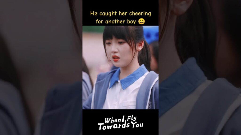 أمسكها وهي تهتف لصبي آخر😲🙂#عندما_أطير_نحوك #WhenIFlyTowardsYou #ZhouYiran #ZhangMiaoyi #youku