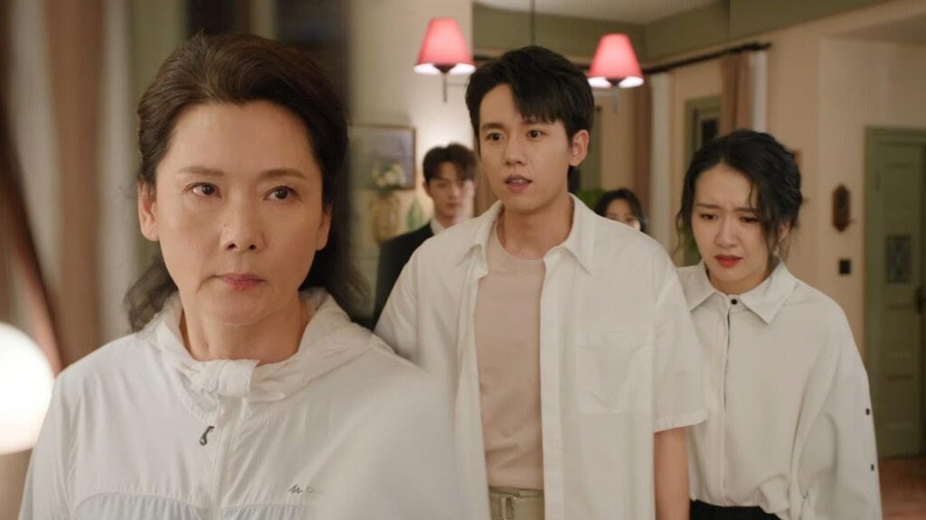 اكتشفت بالصدفة أن ابنها كان يحب مطلقة سرًا ولديها طفل وما فعلته بعدها ذهل الجميع🤔مشهد من حكاية مبهجة اكتشفت بالصدفة أن ابنها كان يحب مطلقة سرًا ولديها طفل وما فعلته بعدها ذهل الجميع🤔مشهد من حكاية مبهجة