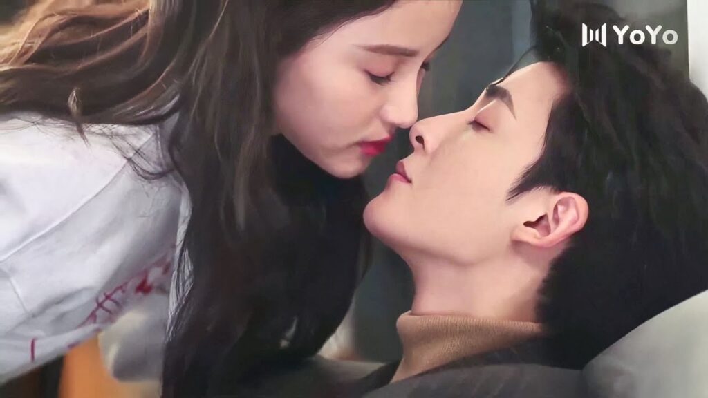 تحاول ان تقـبله وهو نائم  ( لنتزوج اولاُ )