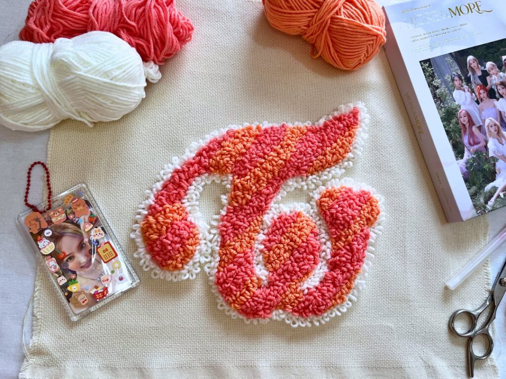 إبرة اللكمة - شعار توايس 💖