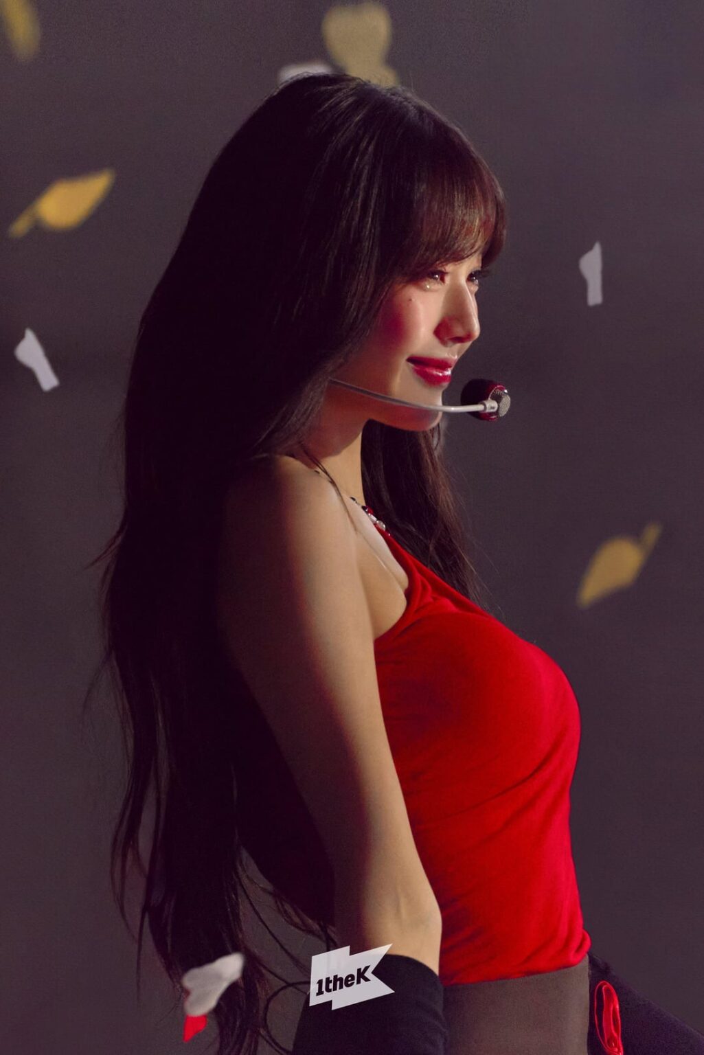 240510 تحديث تويتر 1theK مع IVE - FANCAM100 (في الموقع خلف الصور)