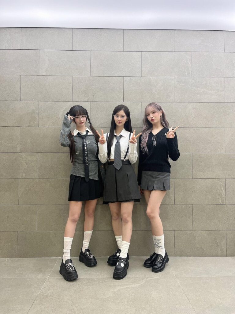 240512 برنامج ام بي سي!  تحديث تويتر Music Core مع Rei & Liz (مع NMIXX Sullyoon)