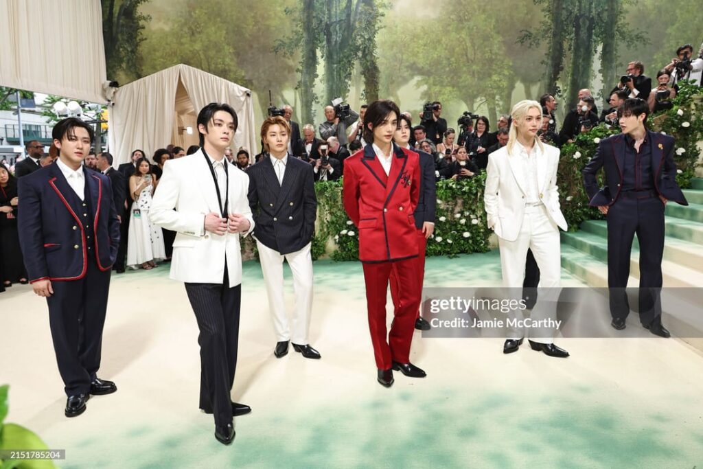 240506 ستراي كيدز @ ميت غالا بوست معاطف