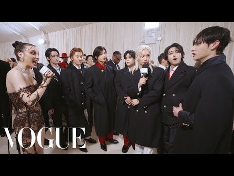 240507 Stray Kids يستعدون للكشف عن مظهرهم الأول في حفل Met Gala |  ميت غالا 2024 مع إيما تشامبرلين