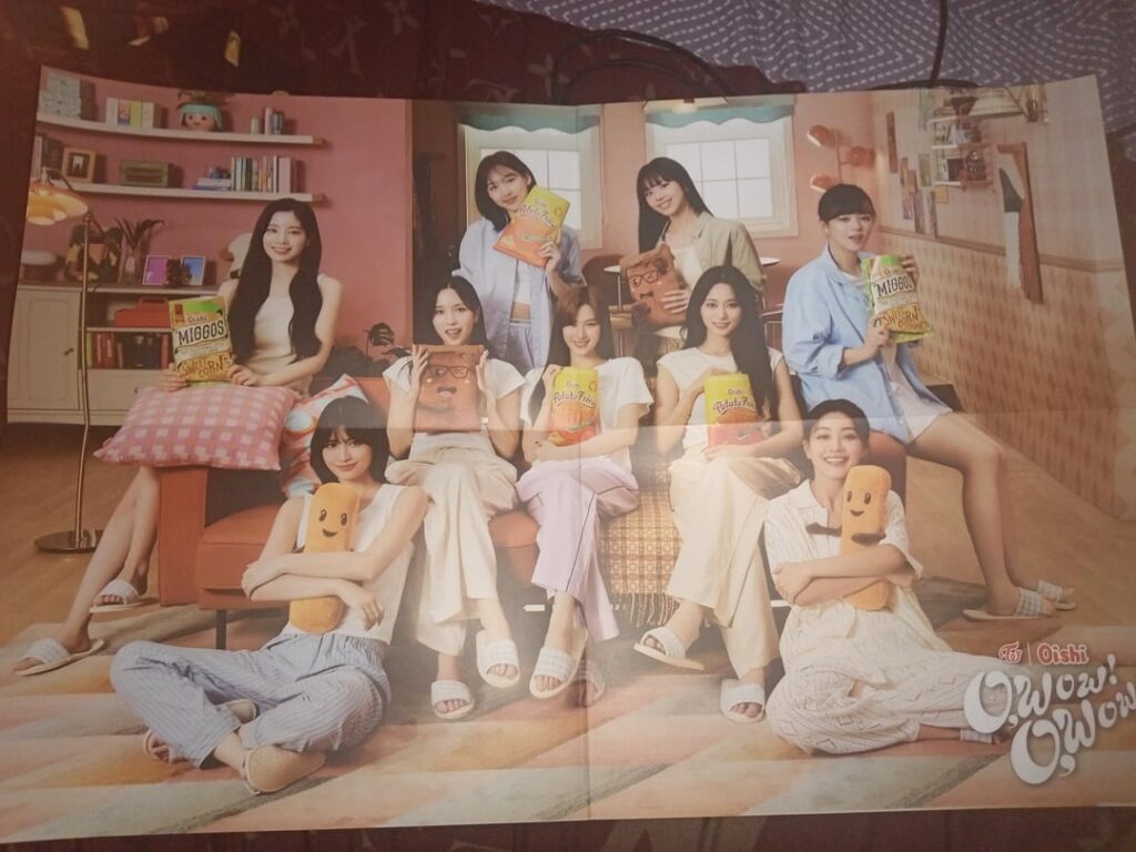 أنا بالفعل أحب الملصق !!❤️❤️❤️ وحصلت على مومو!!❤️❤️