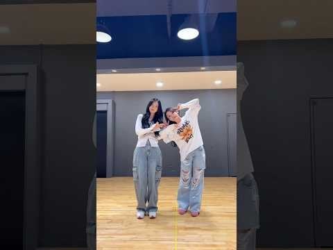 تريبلز يويون (مع OH MY GIRL Seunghee) - الفتيات لا يموتن أبدًا (تحدي الرقص) (240512)