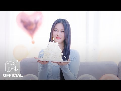 TripleS - Mayu تتلقى أمنيات عيد الميلاد من 23 عضوًا!  @ TripleS : سيغنال (240513)