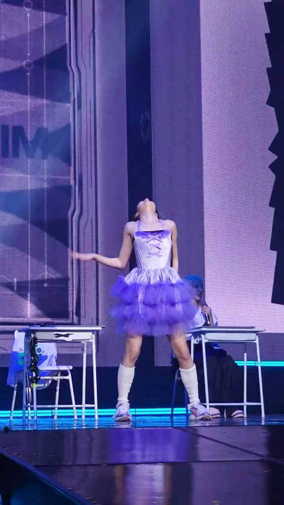 240511 تحديث LE SSERAFIM على التيك توك مع Kazuha - 😎Bad Girl Good Girl بواسطة #KAZUHA 🪽 @ FEARNADA