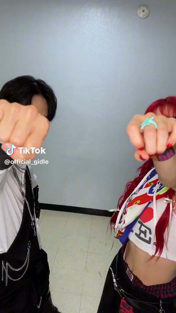 240506 (G)I-DLE تحديث TikTok: تحدي الرقص 'FREAK' (Yuqi مع Jun)