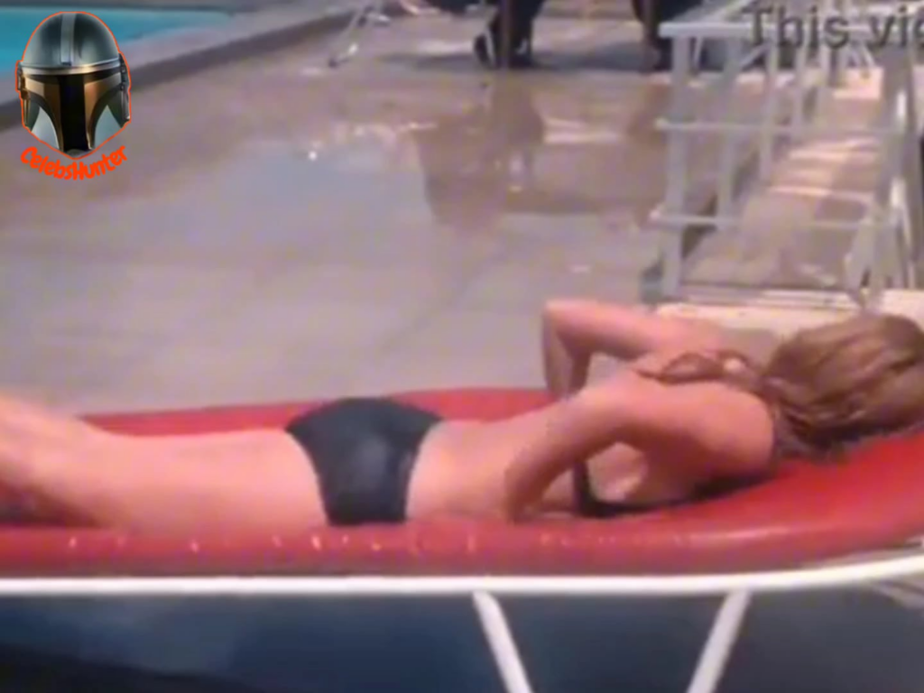 Mervat Amin in Bikini and takes off her bra 😩👙