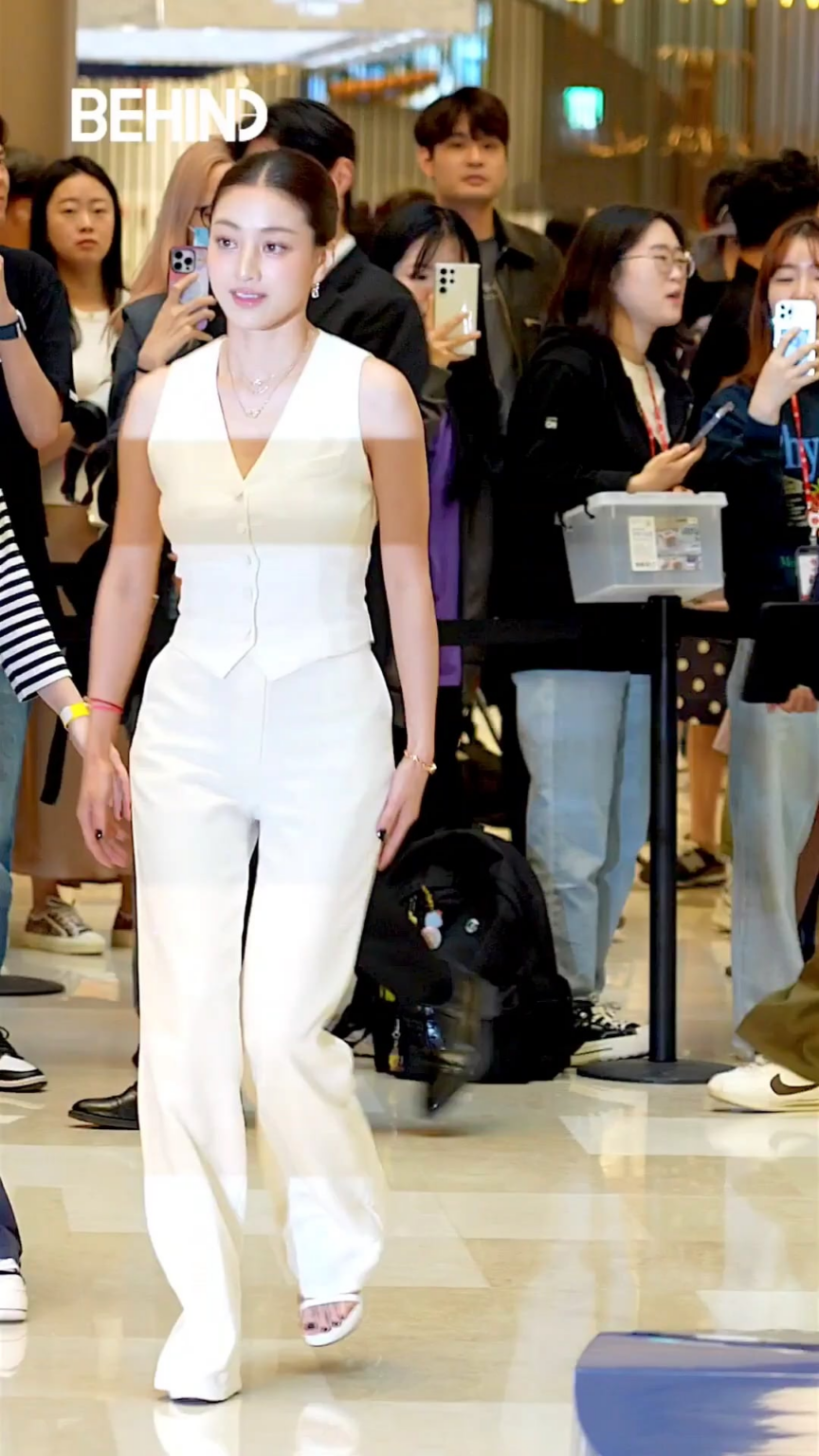 240503 خلف تحديث Pick YouTube Shorts - أنت جميلة اليوم أيضًا ~ |  جيهيو مرتين في حدث FRED's Force 10 Cruise في سيول