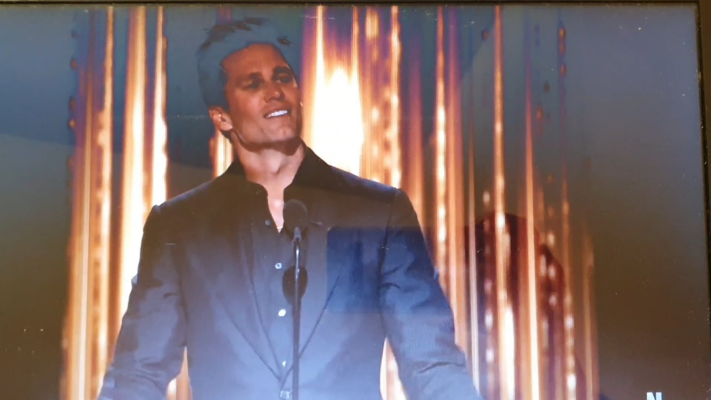 أعظم لاعب وسط في كل العصور يعطي الصراخ لأعظم مجموعة في كل العصور!  لعبة التعرف على اللعبة!