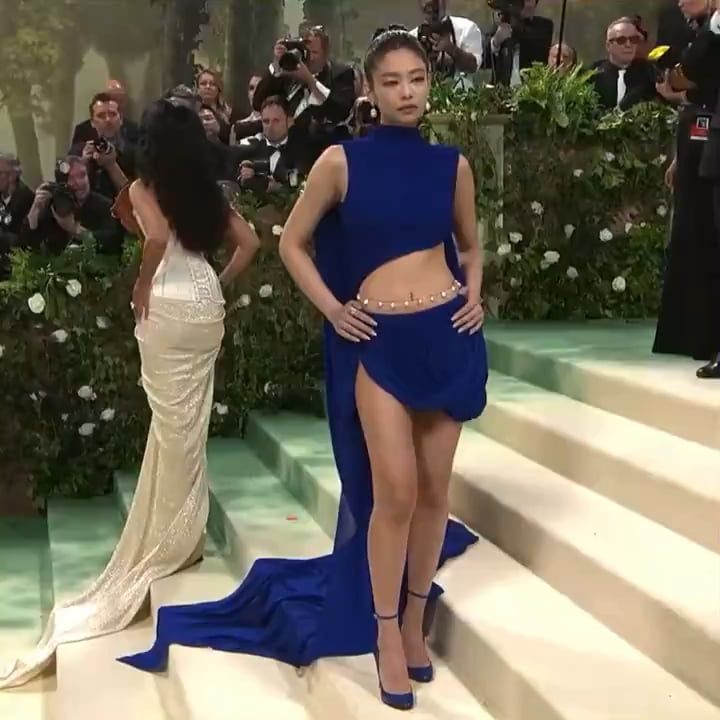 240506 جيني تصل إلى حفل Met Gala 2024