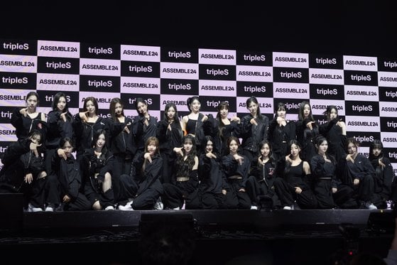 TripleS - "الجميع يطلب طعامه الخاص": TripleS يتحدث عن إيجابيات وسلبيات مجموعة K-pop المكونة من 24 عضوًا @ Korea Joongang Daily (240508)