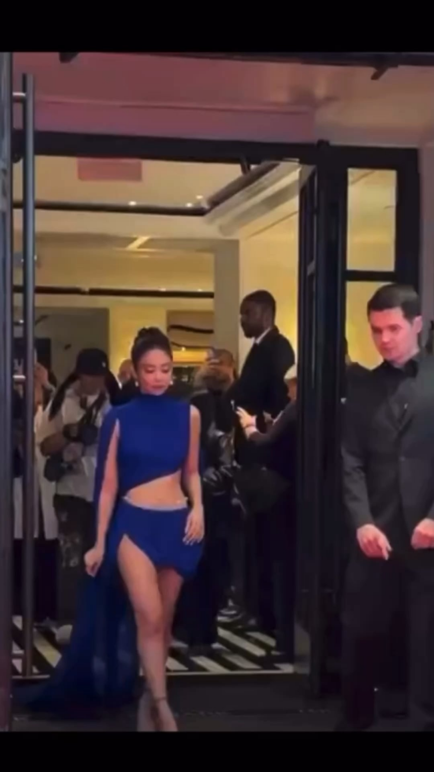 240506 جيني في طريقها إلى حفل Met Gala