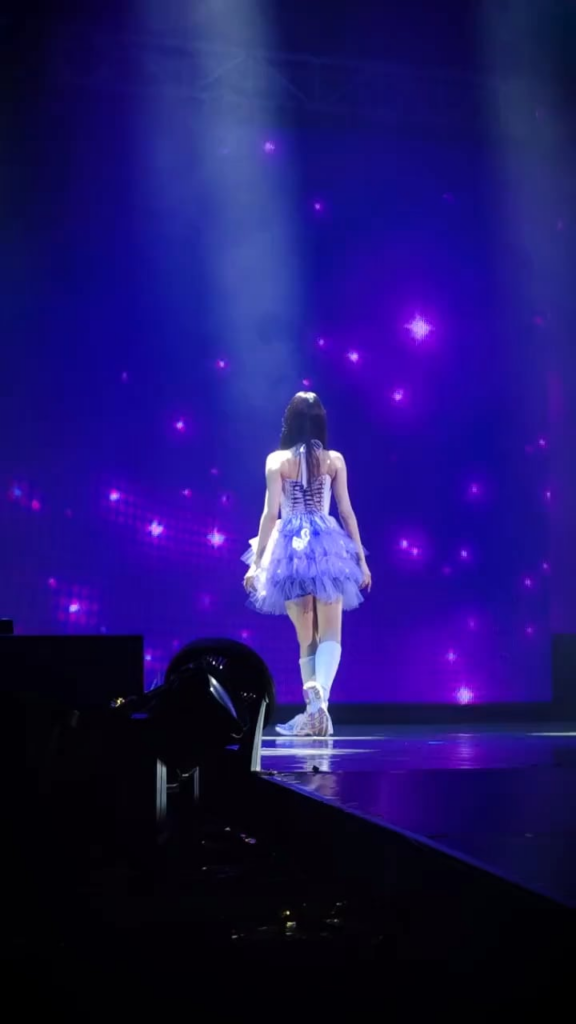 240511 تحديث LE SSERAFIM على التيك توك مع Kazuha - Swan Song🤍 @ FEARNADA