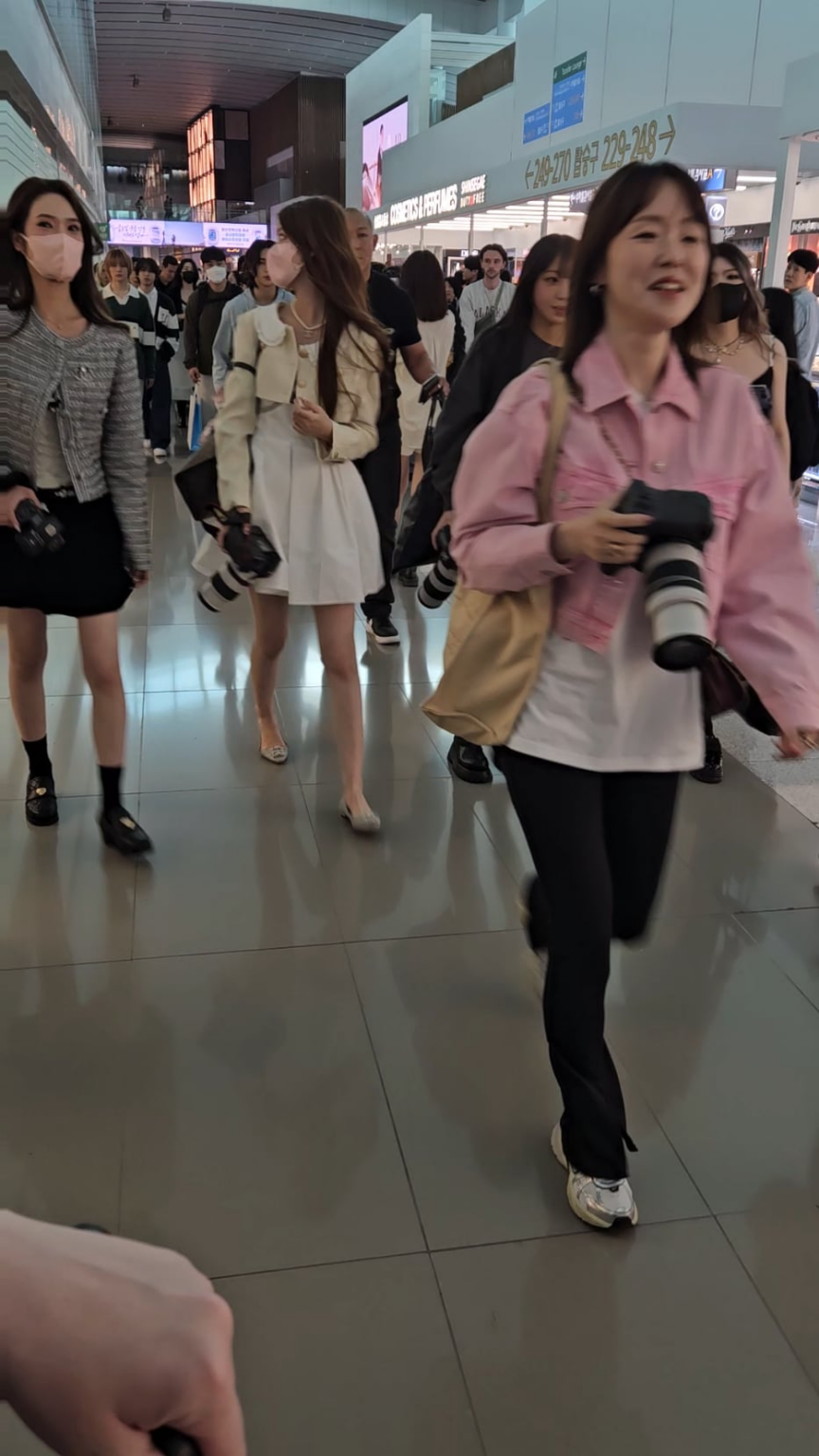 اصطدمت بالأطفال الضالين في مطار إنتشون