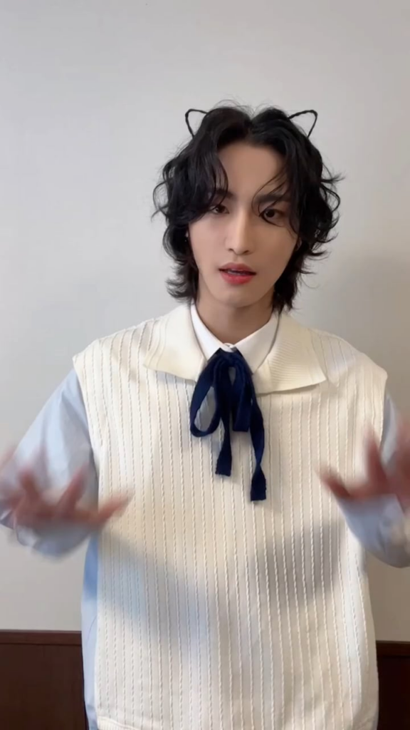 240507 ATEEZ على SNS: Ttung Ttung 🧊 قطة Ttung تمشي على نهر هان المتجمد 🐈‍⬛