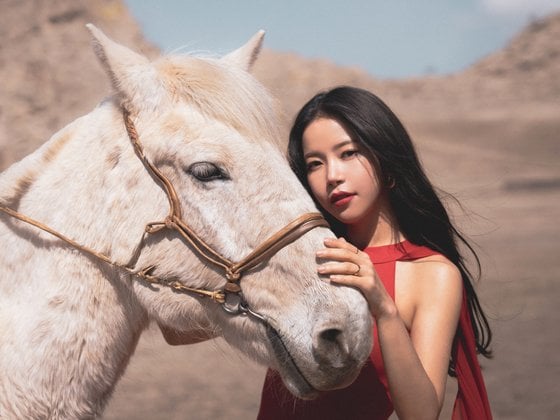 فرقة Mamamoo's Solar ستعقد أولى حفلاتها المنفردة منذ ست سنوات