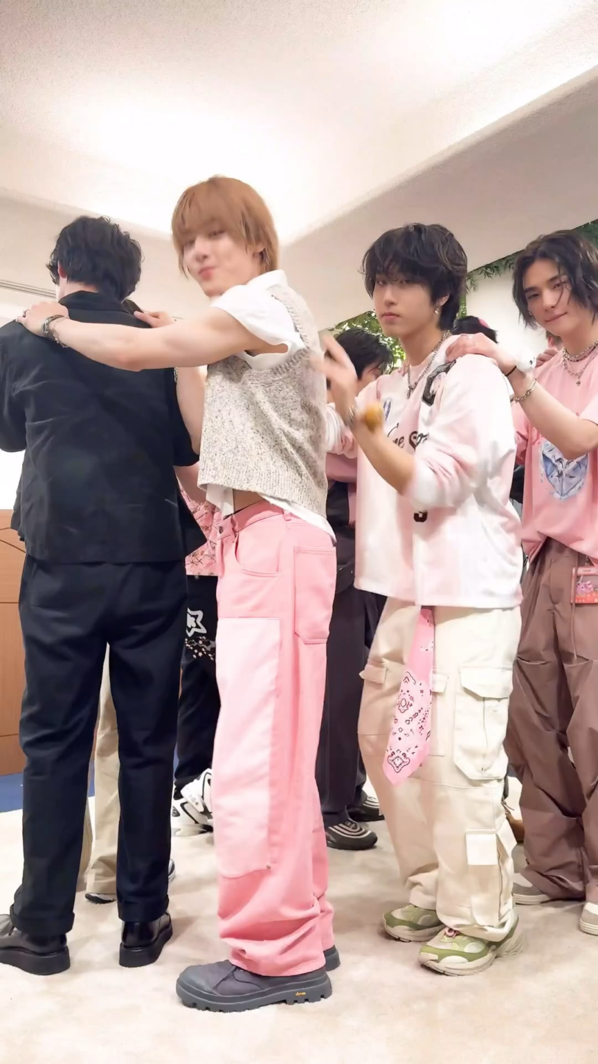 240509 تحديث انستقرام فرقة Stray Kids Japan - لماذا؟  مع أكاسو إيجي