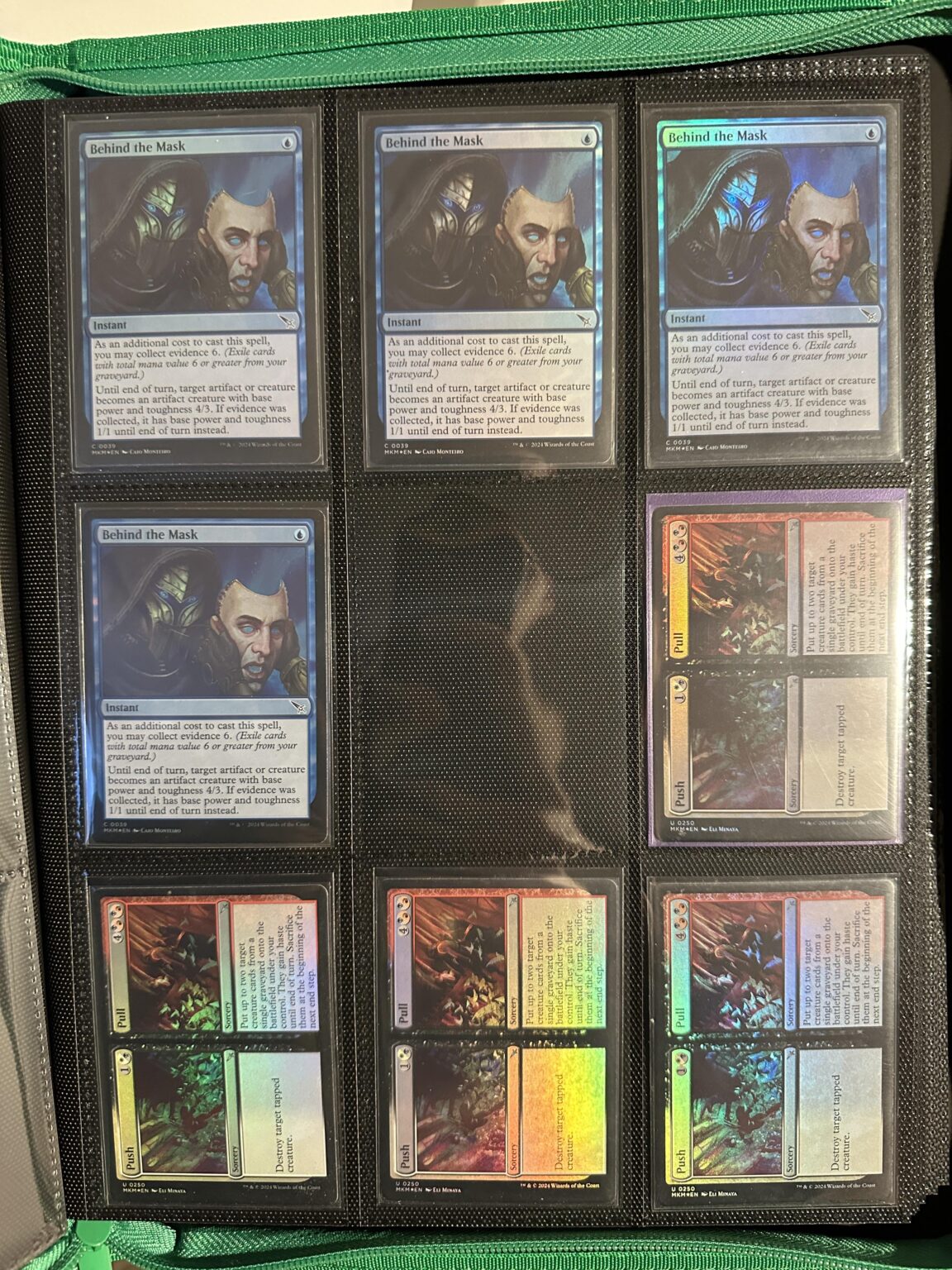 أكملت أخيرًا مجموعة اللعب المصنوعة من الرقائق المعدنية المكونة من بطاقات Behind the Mask وPush & Pull Magic the Gathering من مجموعة جرائم القتل في Karlov Manor