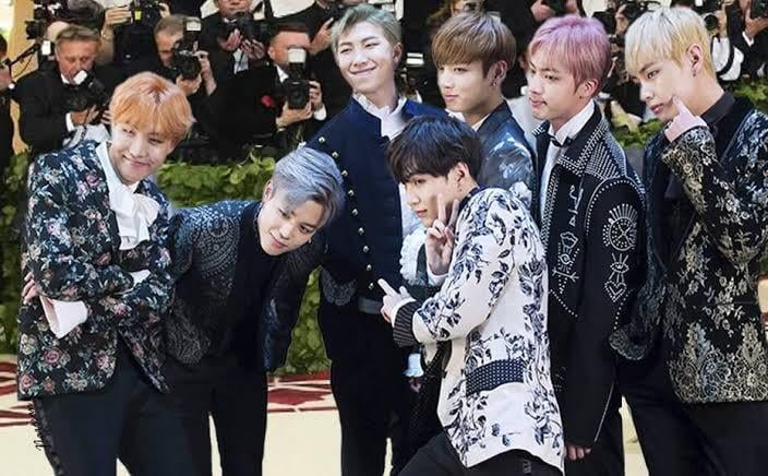 ما هي الملابس التي ارتداها الأعضاء والتي تناسب حفل Met Gala؟