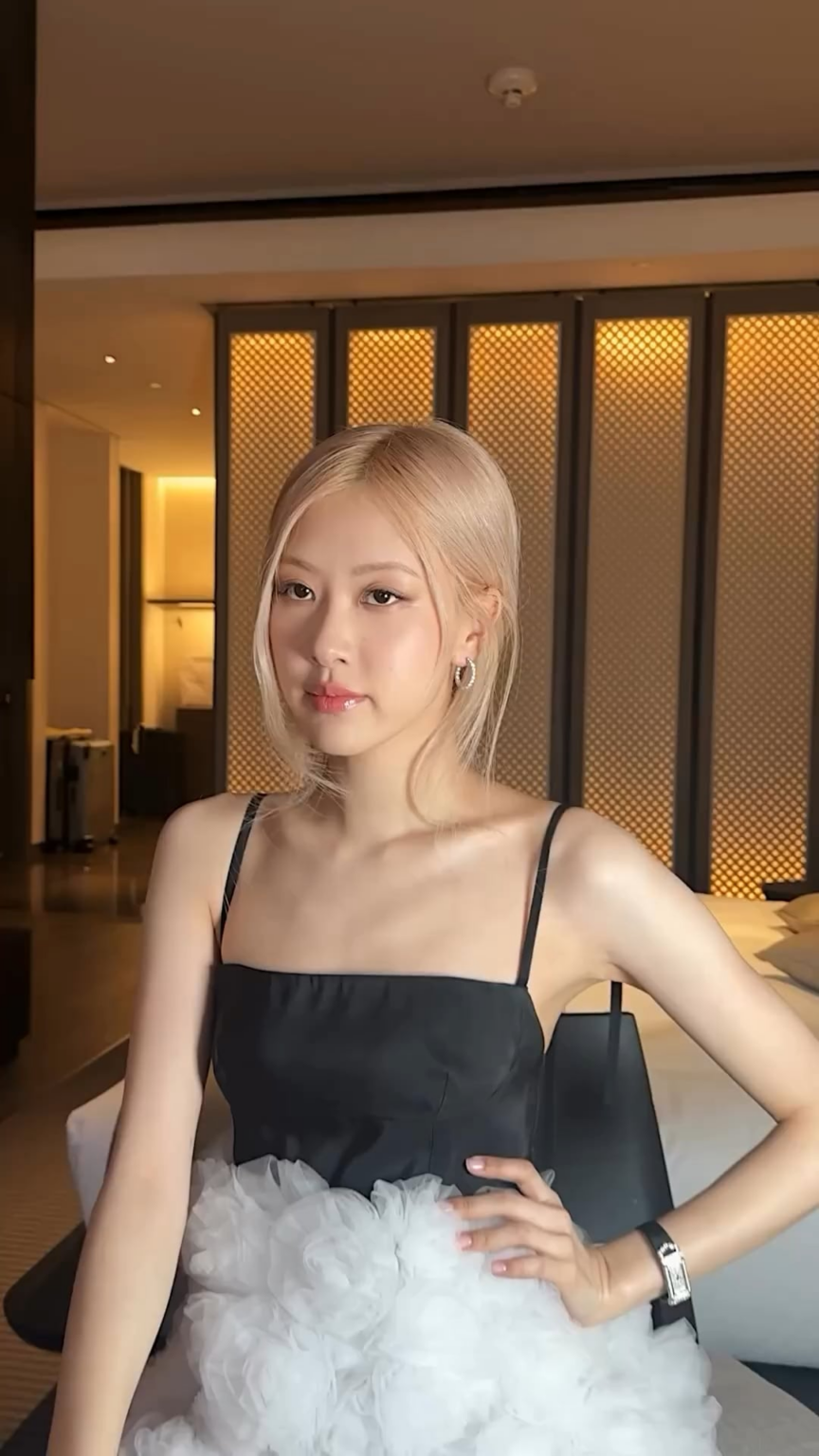 240501 تحديث Hungvanngo على IG مع Rosé