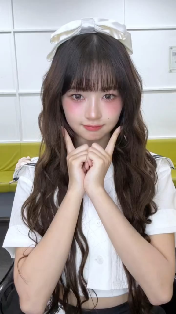 240510 تحديث TikTok الرسمي لـ IVE مع Rei (2)