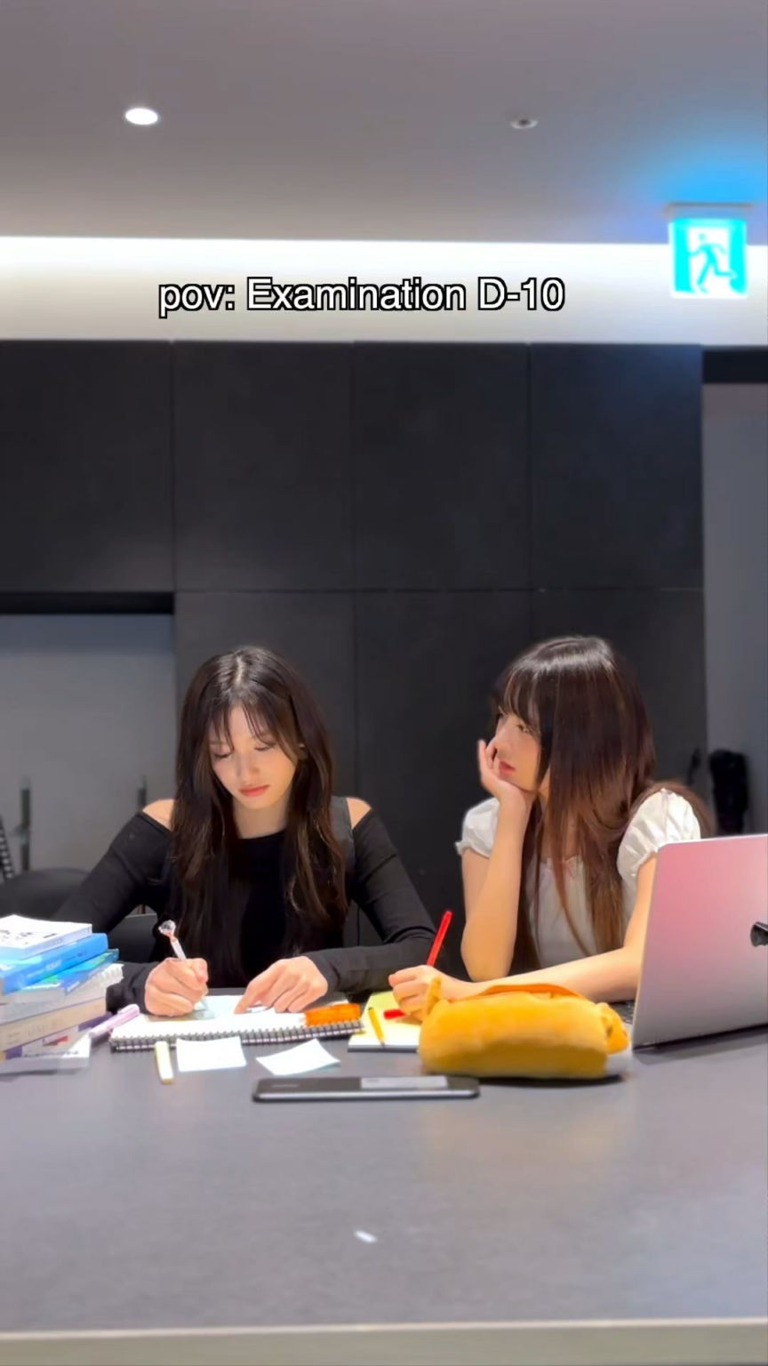 240503 تحديث TikTok الرسمي لـ IVE مع Rei وLeeseo