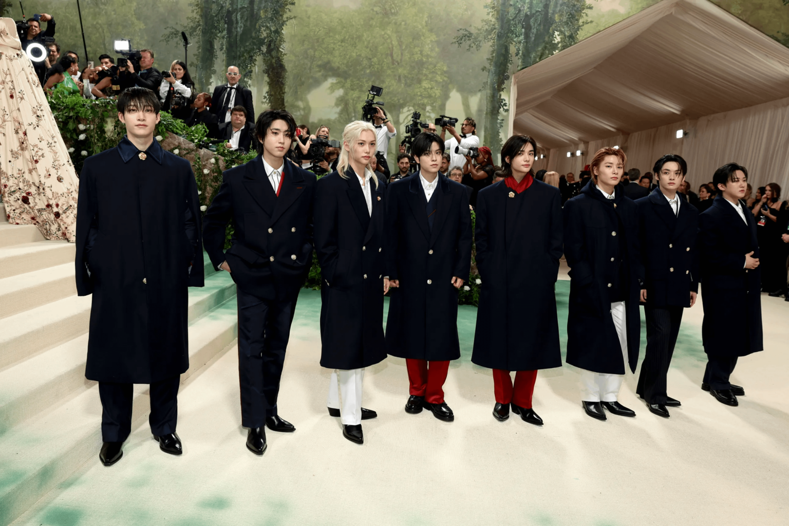 240506 (فوغ) إطلالات السجادة الحمراء في حفل Met Gala 2024