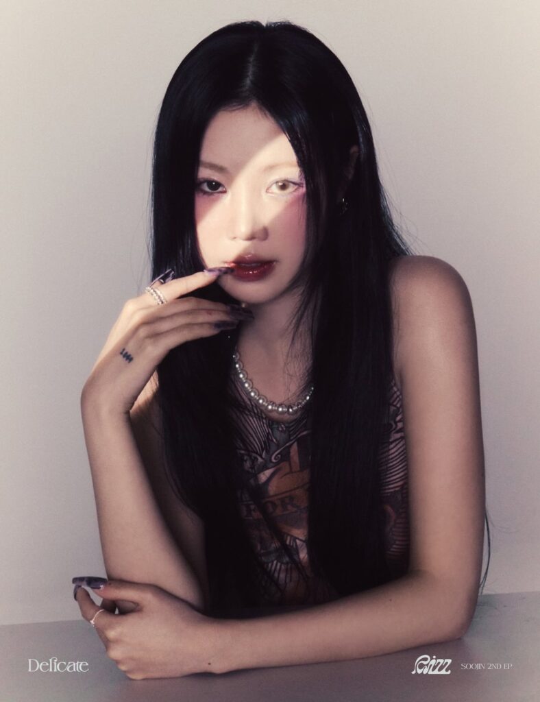 Soojin - الحلقة الثانية: RIZZ (الصورة المفاهيمية 2 - Delicate 2)