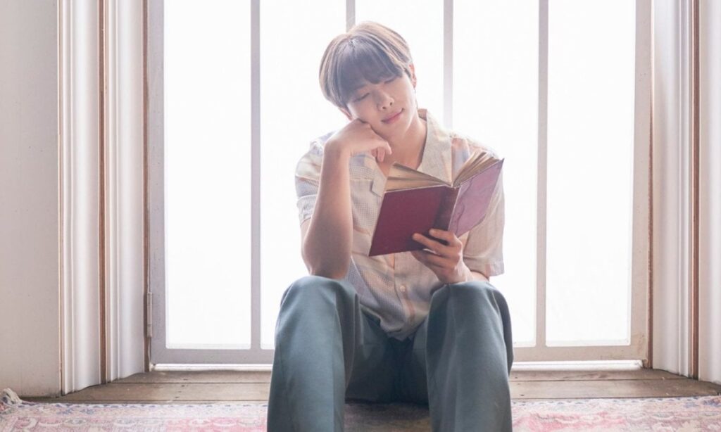 240513 كتاب r/bangtan مع Luv: "مكتبة منتصف الليل" جعلتني أتساءل عن خيارات حياتي لذا دعونا نتحدث عن ذلك الأسبوع المقبل