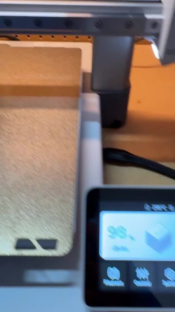 حصلت على طابعة ثلاثية الأبعاد أخرى واضطررت إلى إجراء بعض المطبوعات الاختبارية.  بما أنه شهر ميلاد داهيون: دوبو!