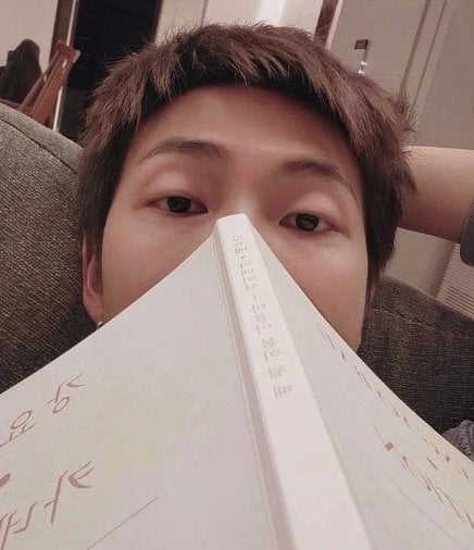 240506 كتب r/bangtan مع Luv: النتائج موجودة ولدينا خيار القراء لشهر مايو