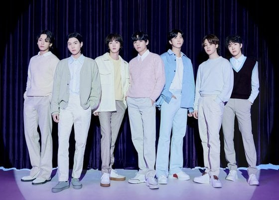 240504 كوريا جونغ أنغ ديلي: الحكومة تأمر بالتحقيق في فضيحة التلاعب في مخططات فرقة BTS