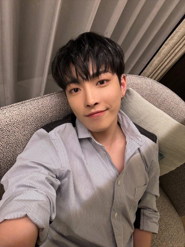 240504 ATEEZ JP على X: [#HONGJOONG] أيام سعيدة بفضل ATINY ❤️