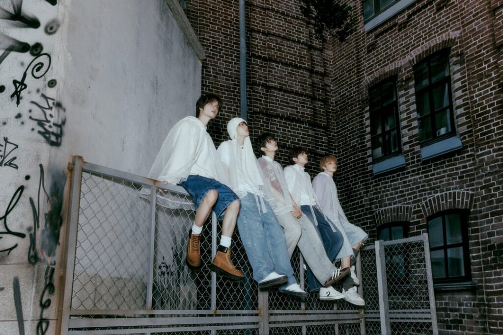 TXT (TOMORROW X TOGETHER) - الأغنية المنفردة الرابعة في اليابان "誓い (CHIKAI)" (الصورة المفاهيمية - الإصدار B: المجموعة)