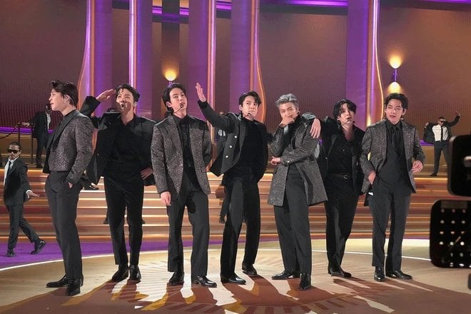 حكم على شاب يبلغ من العمر 29 عامًا بالسجن بتهمة التظاهر بأنه أعضاء في فرقة BTS للحصول على مقطوعات موسيقية غير منشورة
