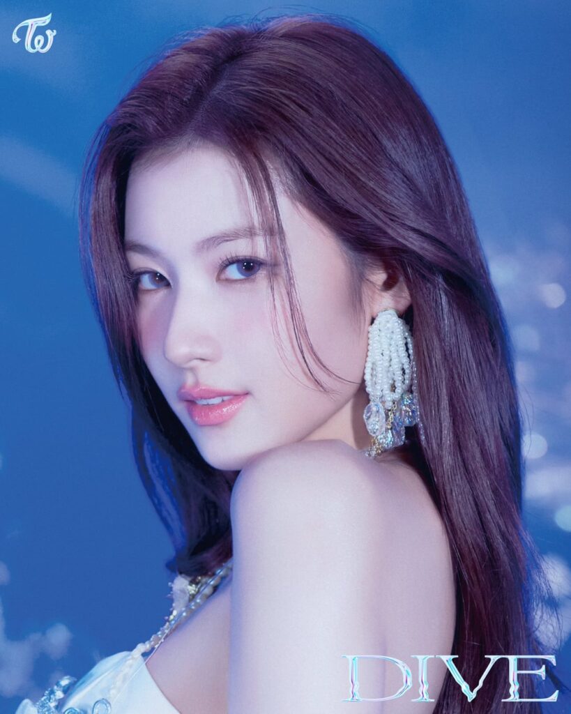 سانا وجيهيو ومينا