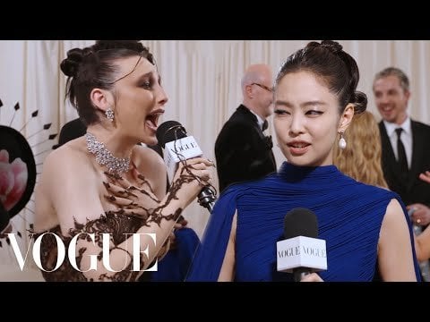 240506 جيني كيم في قائمة تشغيل الاستعداد لحفل Met Gala |  ميت غالا 2024 مع إيما تشامبرلين